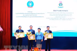 Vietnam, Laos step up training of trade union officials