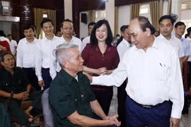 President presents gifts to war invalids in Bac Ninh province