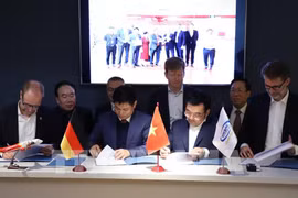 Vietnamese, German partners seal deal in air transport, logistics
