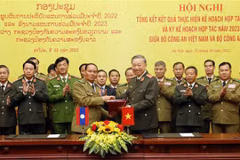 Vietnamese, Lao public security ministries tighten cooperation