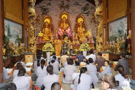 Vietnamese in Laos commemorate fallen soldiers in Gac Ma battle