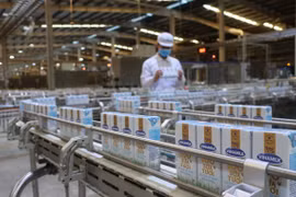 US Ambassador visits Vinamilk’s factory in Can Tho