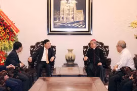 Senior officials visit southern Catholic, Protestant followers ahead of Christmas