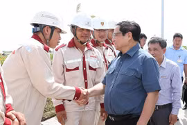 PM visits key infrastructure projects in Bac Lieu