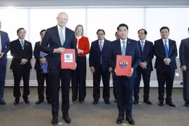 PM attends Vietnam-Netherlands Business Forum, meets leaders of Dutch firms