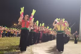 Free tickets to UNESCO ceremony honouring art of Xoe Thai