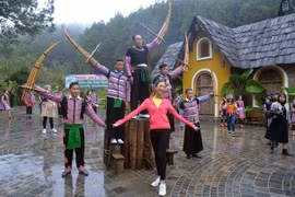 Miss Tourism World contestants promote Son La tourism