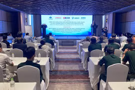 Phu Yen learns from international experience in post-war UXO clearance