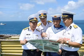 Early Tet visit to officers, soldiers on DK1 Platforms