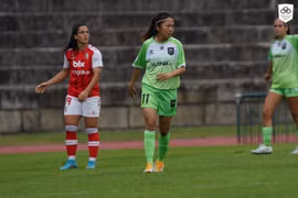 Vietnamese striker named to Portuguese female league's dream team