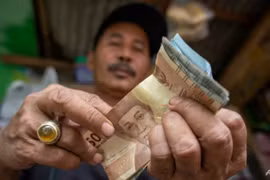 Indonesia’s central bank raises rates again to curb inflation