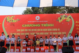 COVID-19 orphans in HCM City receive Tet gifts