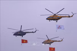 Chief of VPA General Staff receives heads of delegations to int'l defence expo