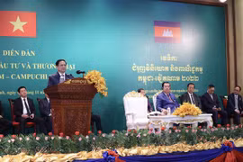 Vietnamese, Cambodian PMs attend trade and investment promotion forum 