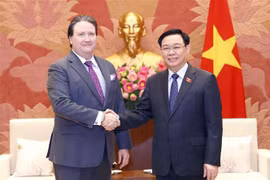 Top legislator hosts US Ambassador