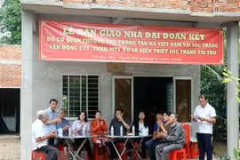 Vietnam News Agency joins hands to support AO victim in Soc Trang