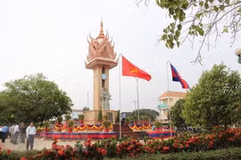 Vietnam, Cambodia tighten solidarity to deserve predecessors’ sacrifices