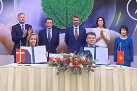 Vietnamese, Danish firms shake hands to develop offshore wind power