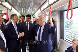 French Senate leader visits Nhon-Hanoi station urban railway line