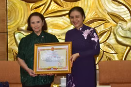 Certificate of merit conferred upon Argentine friend of Vietnam