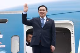 Top legislator leaves Hanoi for visits to Australia, New Zealand