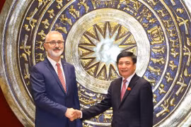 Vietnamese, Hungarian NA offices promote cooperation