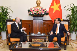 Foreign Minister hosts Canadian Ambassador to Vietnam