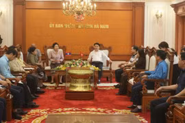 Lao Federation of Trade Unions delegation visits Ha Nam