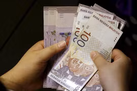 Malaysia’s ringgit marks new all-time low
