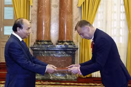 President receives new ambassadors from Ukraine, Canada