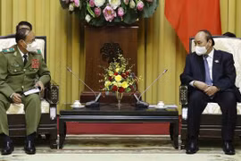 President Nguyen Xuan Phuc receives Lao Minister of Public Security
