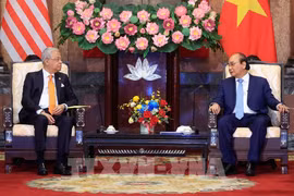 President suggests Vietnam, Malaysia take advantage of FTAs