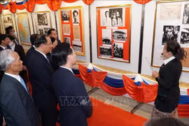 Exhibition features history of Vietnam-Laos ties