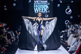 ‘The new black’: a cool street style fashion collection