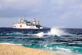 Vietnam’s seas and islands: An Bang waves