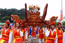 Vietnamese pay tribute to nation’s legendary founders