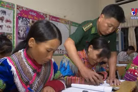 Soldiers provide education to ethnic minority community 