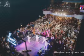 Tour combined with music debuts on Ha Long Bay