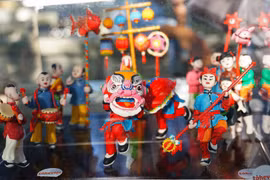Preserving and developing Hanoi toy figurines