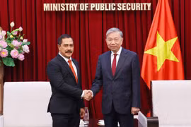 General To Lam, Minister of Public Security (right) and Deputy Chief of the Indonesian National Police (INP) Commissioner General Agus Andrianto (Photo: VNA)