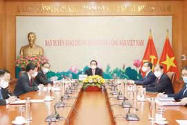 Vietnamese, Lao Party commissions forge cooperation