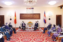 President Nguyen Xuan Phuc meets Cambodian legislative leaders