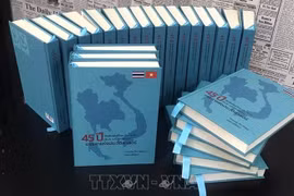 Bilingual book highlighting Vietnam-Thailand ties debuts