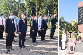 Incense offering in tribute to President Ho Chi Minh, martyrs