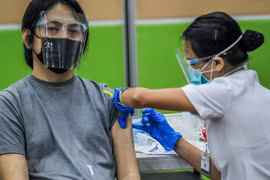 Philippines applies measures to encourage people to get COVID-19 vaccine shots
