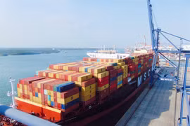 Cai Mep-Thi Vai port receives giant container vessel