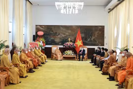 State President hosts Vietnam Buddhist Sangha leaders