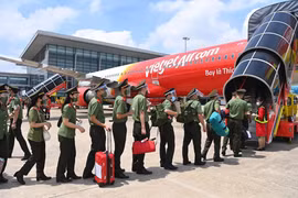 Vietjet flies nearly 1,000 policemen to support HCM City’s COVID-19 fight