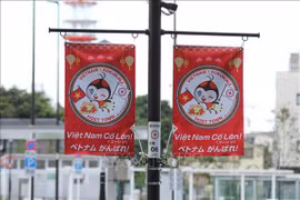 Japanese people cheer on Vietnamese athletes with disabilities