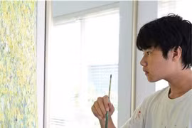 Young painter donates over 130,000 USD to COVID-19 fund